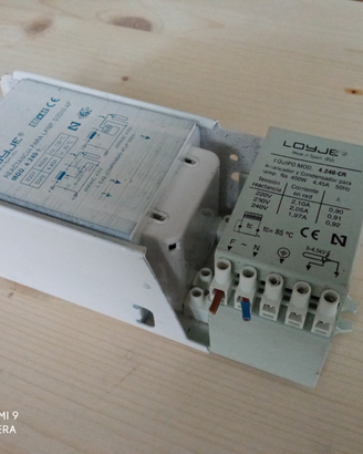 Alimentatore per lampade per agricoltura