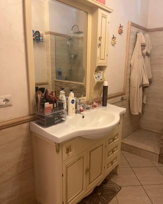 Lavandino piu specchiera classica per bagno