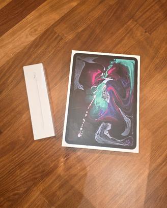 iPad Pro 11" (2018) 256GB Space Grey + Apple Pen.