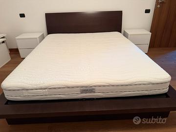 Letto matrimoniale + materasso dorelan + comodini