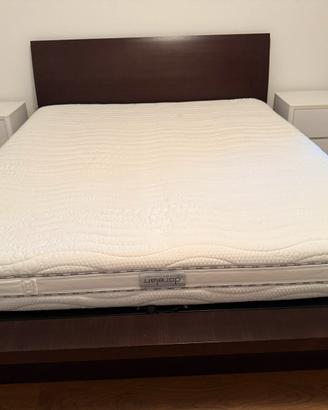 Letto matrimoniale + materasso dorelan + comodini