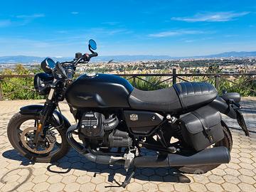 Guzzi V7 Stone 850 - 2022 - 14.650 km. Perfetta