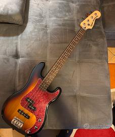Basso Precision Squier by Fender