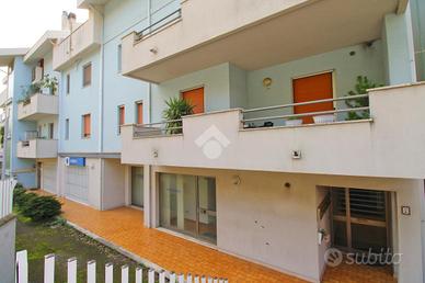 NEGOZIO A CASTELFIDARDO