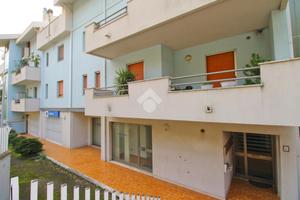 NEGOZIO A CASTELFIDARDO