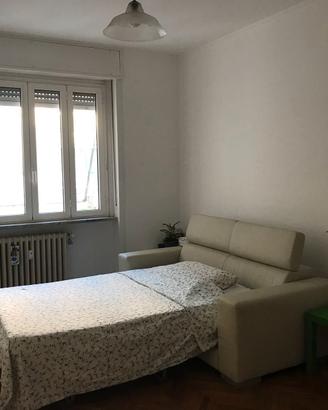 Divano letto matrimoniale – funzionante, ecopelle