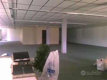 Immobile di 1000 m² con 3 locali a Castelnuovo di 