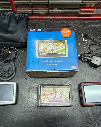 3 navigatori Garmin Tom Tom Mio 