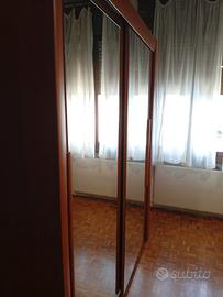 Armadio con ante scorrevoli 