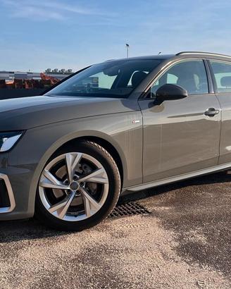 Audi A4 AVANT 40 TDI QUATTRO S-tronic S-line editi