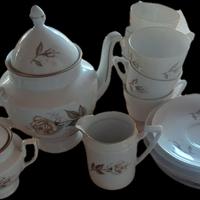 Servizio da the in porcellana con rigo d'oro