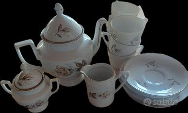 Servizio da the in porcellana con rigo d'oro