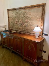 Credenza in legno + arazzo decorativo