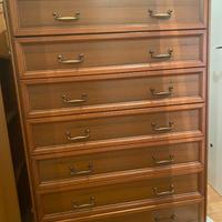 cassettiera-sedie-cornici