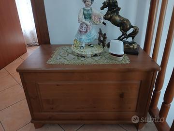 Cassapanca in legno