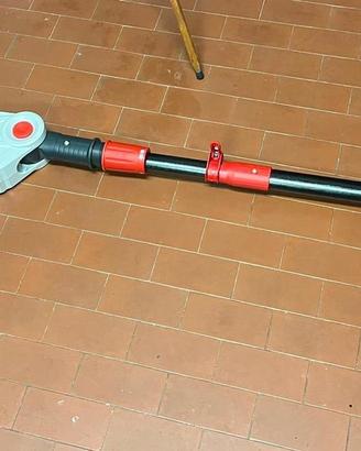 Tagliasiepi ad asta telescopico