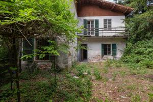 Rustico / Casale di 210 m² con più di 5 locali a R