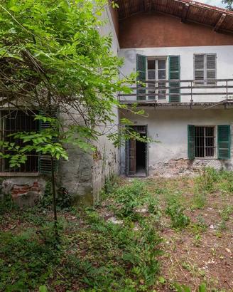 Rustico / Casale di 210 m² con più di 5 locali a R