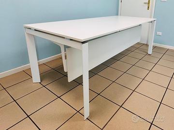 Scrivania ufficio colore bianco