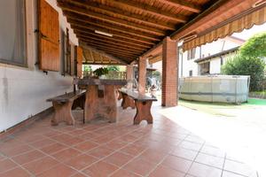 VILLA SINGOLA A MERLINO