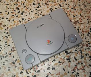 Playstation 1 funzionante ma non legge i dischi 