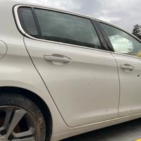 peugeot 308 1.6 hdi 2015 incidentato