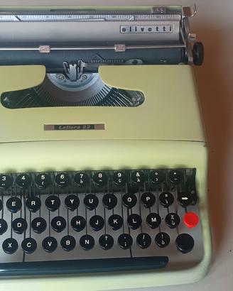 macchina da scrivere Olivetti lettera 22