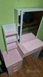 Mobile da trucco con specchio