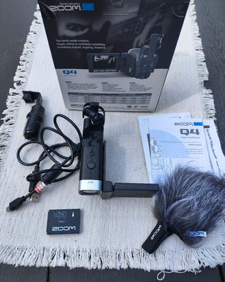 Zoom Q4