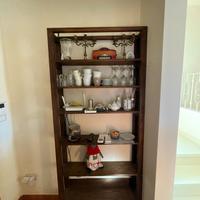 Libreria in legno a colonna