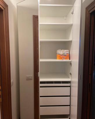 Armadio IKEA con ante a specchio
