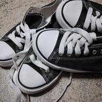 2 paia di scarpe da ginnastica, numero 36 e 37