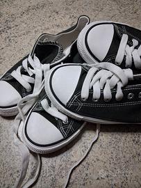 2 paia di scarpe da ginnastica, numero 36 e 37