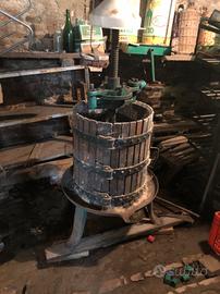 Torchio idraulico per vinificazione