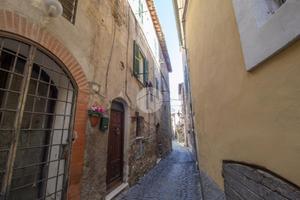 3 LOCALI A PALOMBARA SABINA