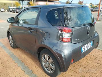 TOYOTA iQ - 2011
