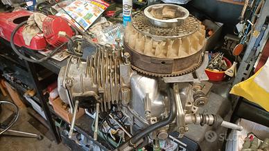 motore Honda HR216 con avviamento elettrico.