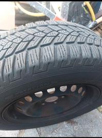 gomme e cerchi in ferro con copri cerchi  NISSAN