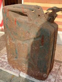 Tanica in ferro vintage