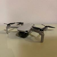 DJI Mini 2 SE Fly More Combo