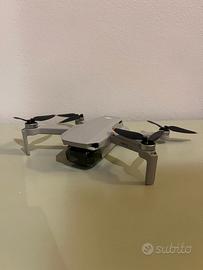 DJI Mini 2 SE Fly More Combo