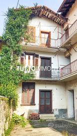 Casa indipendente di 150 m² con più di 5 locali a 