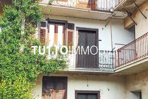 Casa indipendente di 150 m² con più di 5 locali a 