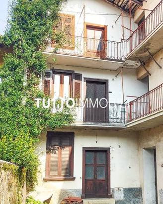 Casa indipendente di 150 m² con più di 5 locali a 