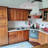 Cucina in rovere massello con elettrodomestici