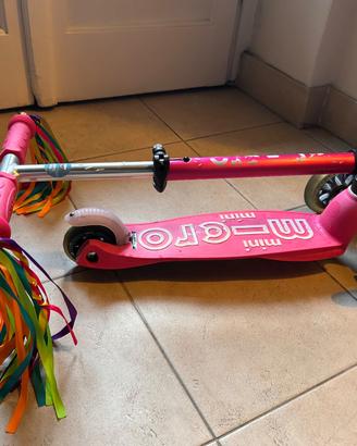 Monopattino Mini Micro Deluxe pieghevole rosa con 