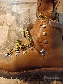 Scarpone montagna Vibram
