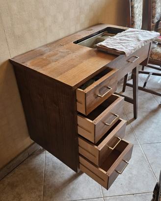 Necchi 523 macchina da cucire con mobile cassetti
