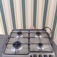 Piano cottura, lavello, mensole