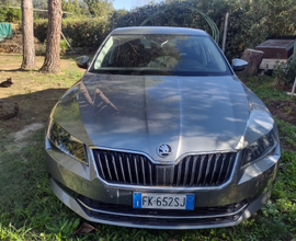 Skoda Superb 2.0 dsg ambition